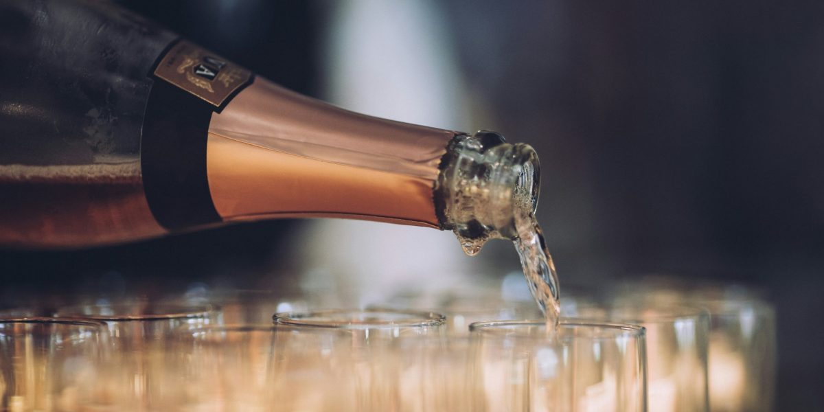 Vino spumante con etichetta